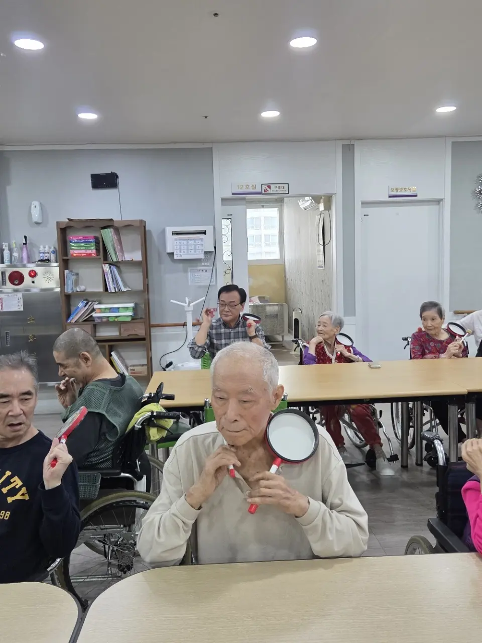 축복요양원 음악프로그램 활동 사진 1